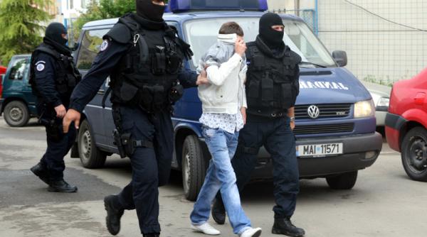 diicot un baiat de 16 ani arestat preventiv pentru santaj si pornografie infantila