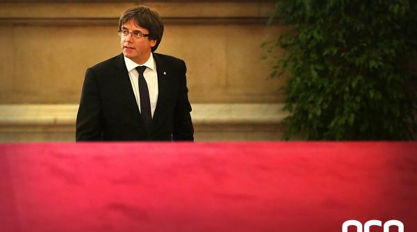 carles puigdemont a amanat cu o ora inceperea sedintei parlamentului la care ar putea proclama independenta cataloniei