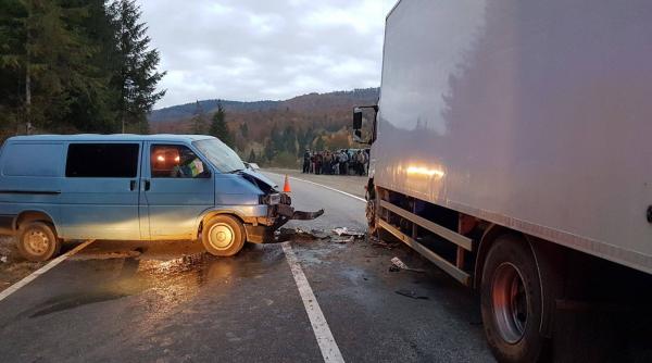 accident teribil intre un camion si un microbuz in neamt a fost declansat planul rosu de interventie