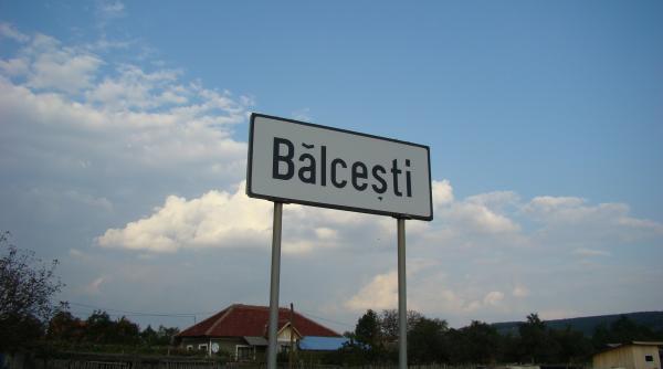 valcea doi tineri retinuti pentru ca au agresat un elev