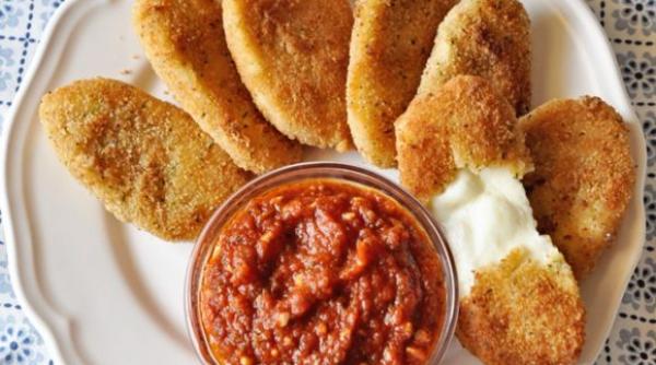 reteta zilei crochete de mozzarella cu sos marinara