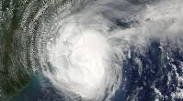 uraganul ophelia a ajuns in irlanda trei persoane au murit