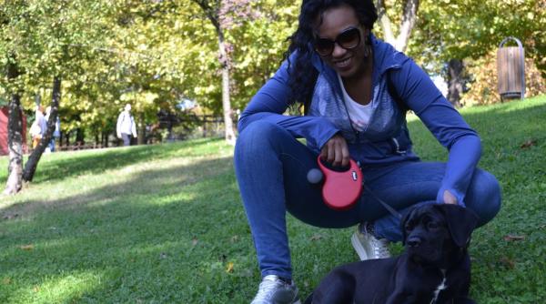 julie mayaya este nedespartita de noul membru al familiei catelusa sasha