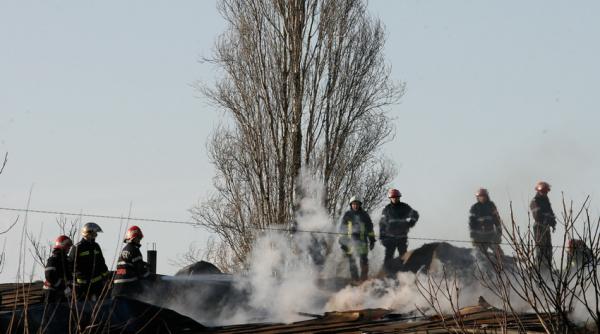 un copil de 8 ani a murit intoxicat cu fum in urma unui incendiu