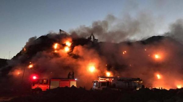 arde iar groapa de gunoi de la pata rat