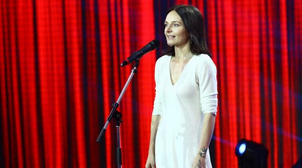 juratii iumor fata in fata cu o antropoloaga care repara masini si recita poezii