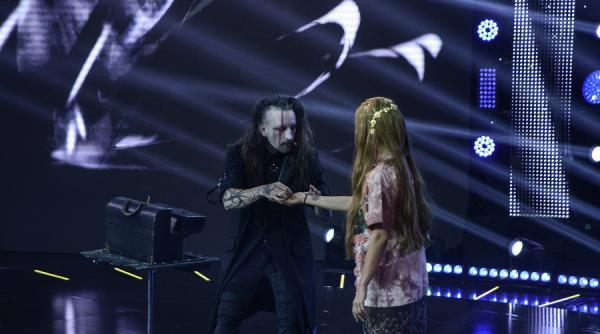 cel mai tanar iluzionist al hollywood ului pe scena iumor