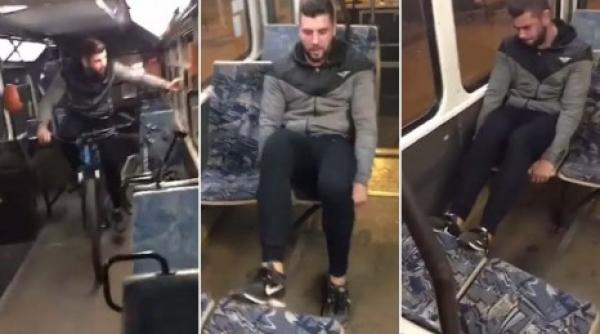 video revoltator un adolescent vandalizeaza un tramvai incurajat de doua fete