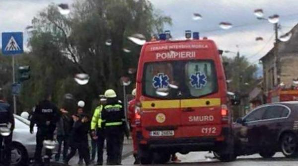 accident cu un ranit in sibiu ambulanta smurd si echipaj de la descarcerare intervin la fata locului