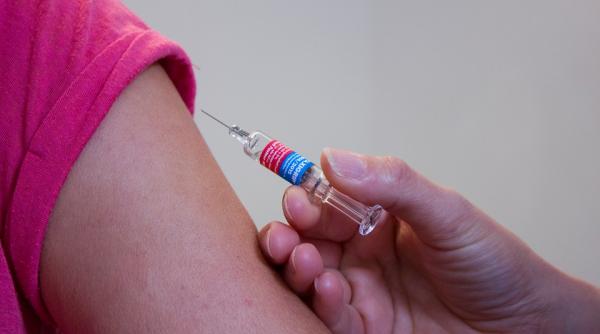 legea vaccinarii adoptata luni in plen senatului