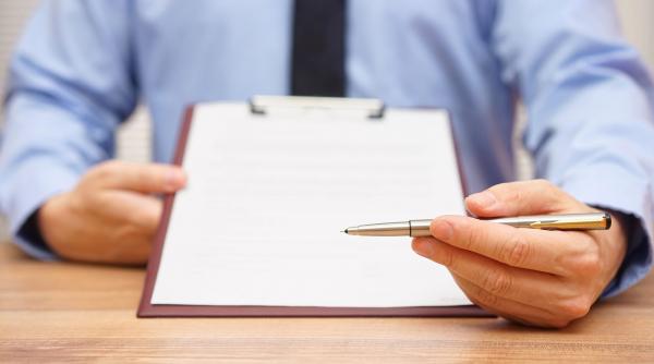 regulamentul bnr nu i ajuta pe romani ifn urile merg mai departe cu dobanzile de 5 000 pe an