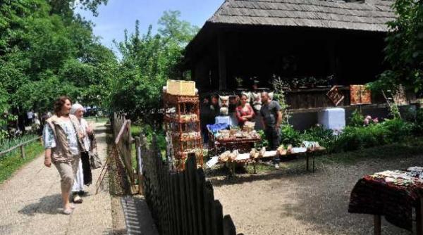 targul de sfantul dumitru de joi pana duminica la muzeul satului