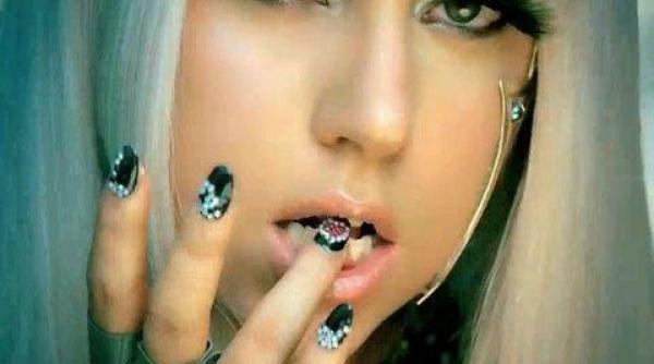 cantareata lady gaga si a oficializat relatia cu christian carino