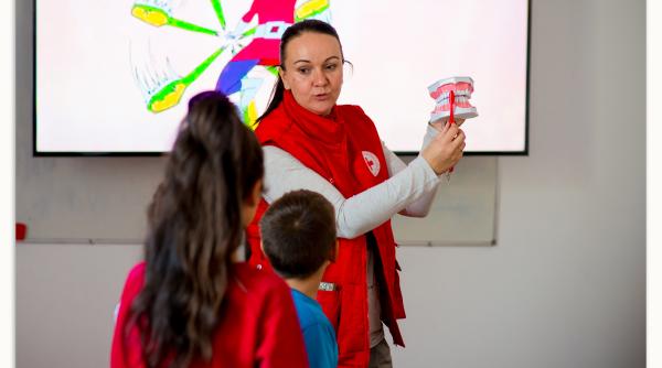 crucea rosie ofera consultatii gratuite in scoli