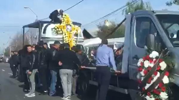 halucinant un cortegiu funerar a blocat circulatia pe soseaua pitesti campulung
