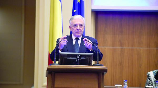 isarescu ii trimite pe bancheri la scoala