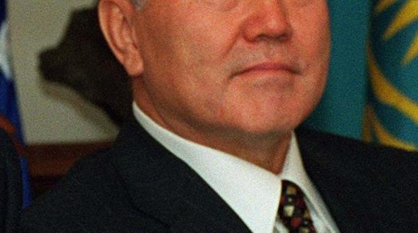 kazahstan presedintele a cerut adoptarea alfabetului latin