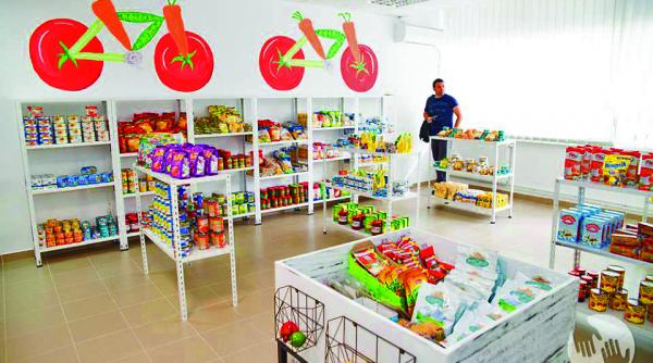 petrecere la conac pentru nevoiasi