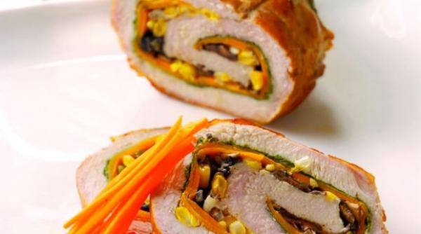 reteta zilei rulada din piept de curcan