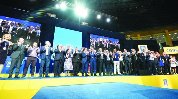 rivalii lui orban stau la panda sa i traga scaunul de sub picioare