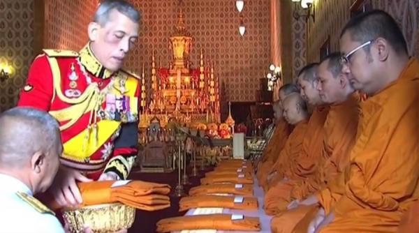 video regele thailandei incinerat in timpul unei ceremonii care a costat 77 milioane de euro