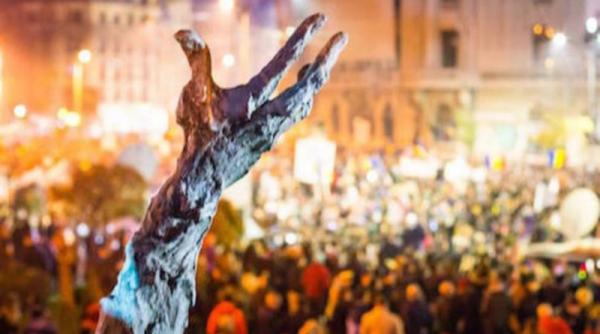 cateva sute de persoane au plecat in mars catre colectiv printre participanti fostul ministru vlad voiculescu