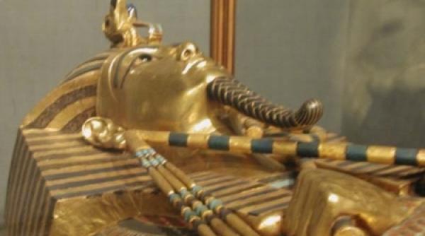 eveniment unic un muzeu din germania dezvaluie publicului fata unei mumii fara a i scoate bandajele