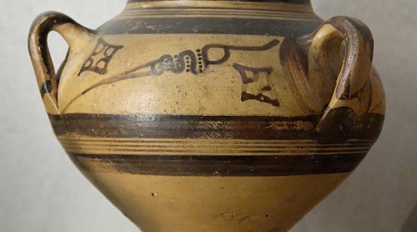 grecia incearca sa recupereze doua vase antice furate si scoase la vanzare in londra