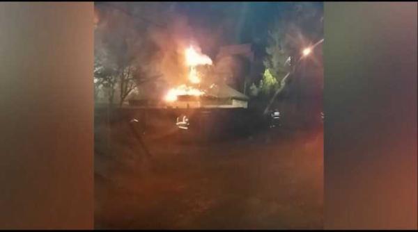 caz teribil in prahova o biserica a fost mistuita de un violent incendiu