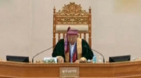 doi jurnalisti au fost arestati pentru ca au utilizat o drona deasupra parlamentului din myanmar