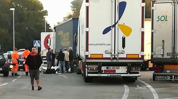 moarte violenta un sofer de tir a fost ucis in bataie de hotii de motorina intr o parcare din spania