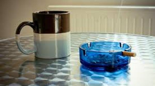 o companie acorda angajatilor nefumatori mai multe zile libere decat celor fumatori