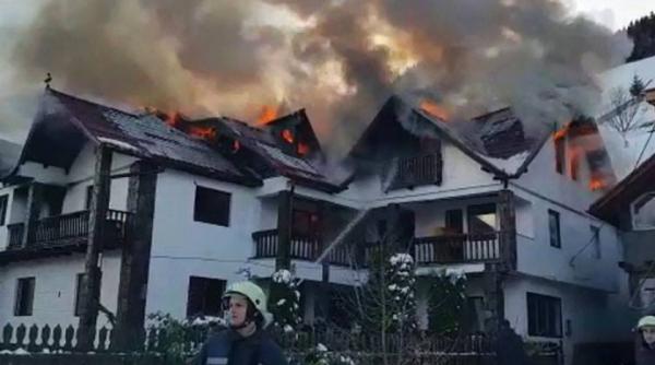 alerta la moieciu o pensiune a luat foc iar flacarile s au extins si la o casa din apropiere
