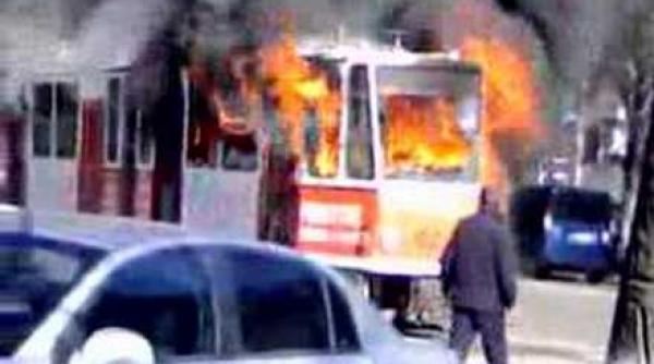 galati incendiu la un tramvai aflat in mers