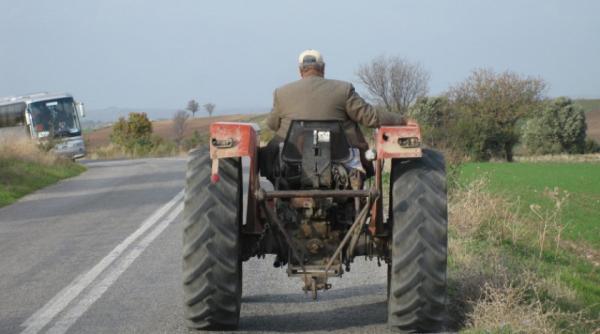 socant politistii din timisoara au oprit un tractorist care era atat de beat incat nu nimerea sa bage etilotestul in gura