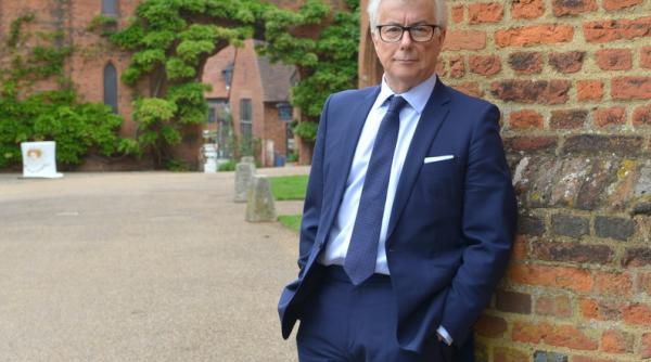 scriitorul ken follett sunt ateu dar merg la biserica