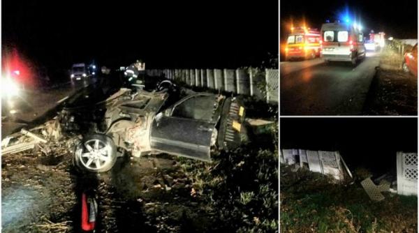 accident cumplit in timis si au facut praf bolidul dupa ce au izbit in plin un gard de beton un tanar a murit pe loc alti doi sunt in stare critica