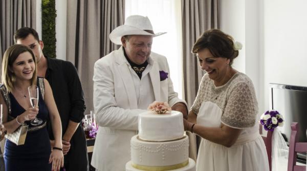 buni smaranda si tanase galeata fac nunta in o gramada de caramele