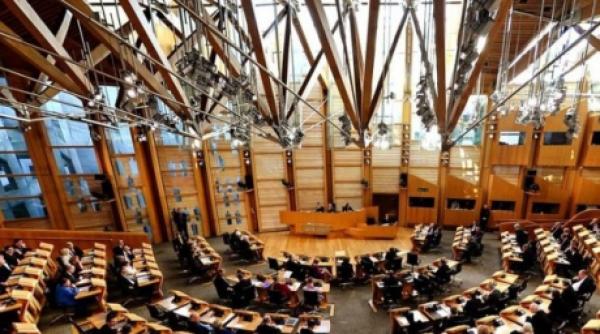 parlamentul scotian evacuat dupa primirea unui pachet suspect de catre un ales local