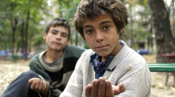 socant mai multi copii fugiti dintr un centru de plasament din brasov prinsi la cersit in centrul orasului