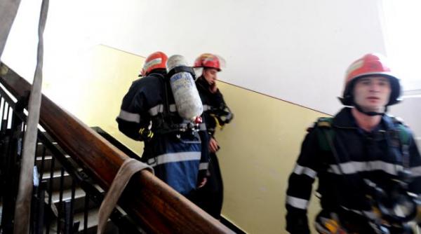 timis barbat de 61 de ani retinut suspect de incendierea unui apartament dintr un bloc