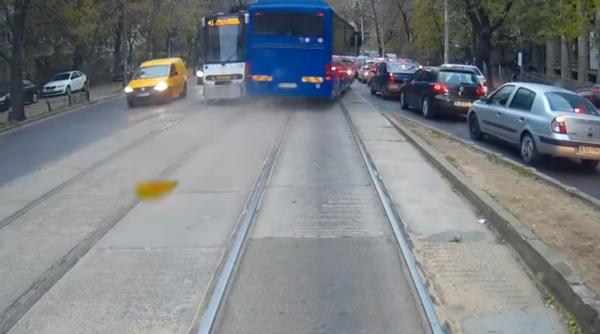 video imagini socante un autocar al jandarmeriei la un pas de a produce o nenorocire