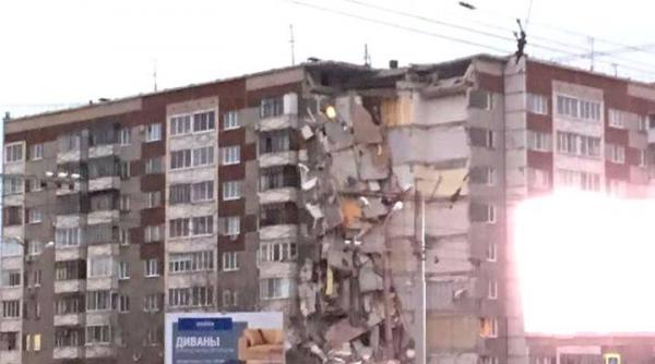 video un bloc de locuinte s a prabusit partial in centrul rusiei mai multi morti si raniti