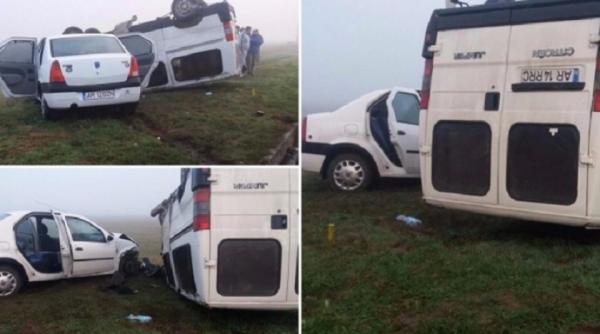 accident teribil la arad un microbuz plin cu oameni s a rasturnat in urma unui impact violent cu un logan