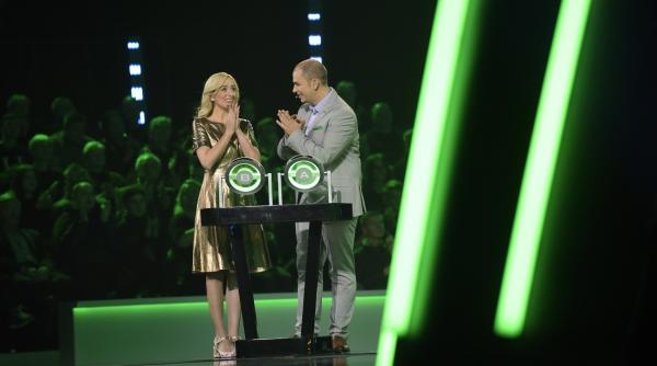 o singura bila o suma injumatatita si un cuplu invingator