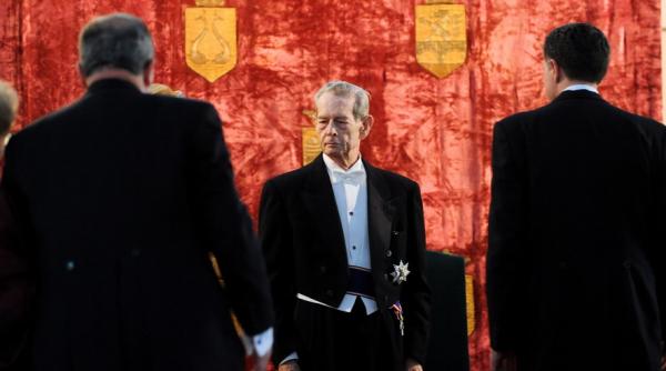 regele indragostit pana la lacrimi de romania