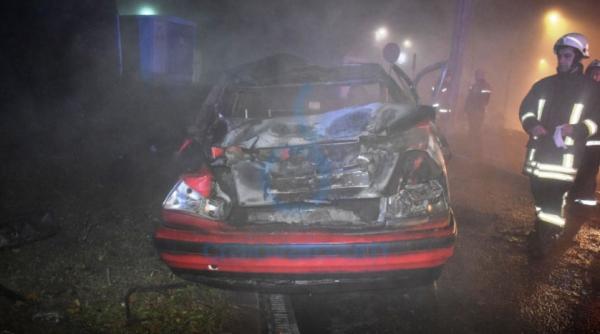 un sofer a ars de viu dupa ce s a rasturnat cu masina