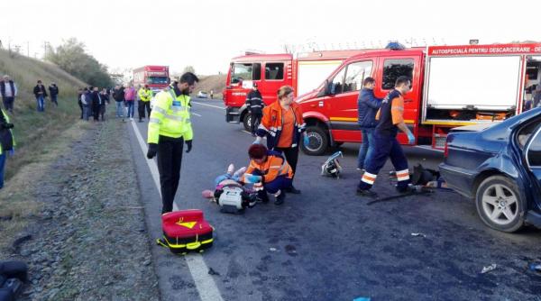 accident mortal dupa ce doua masini s au ciocnit frontal 3 oameni au decedat iar 2 sunt raniti grav
