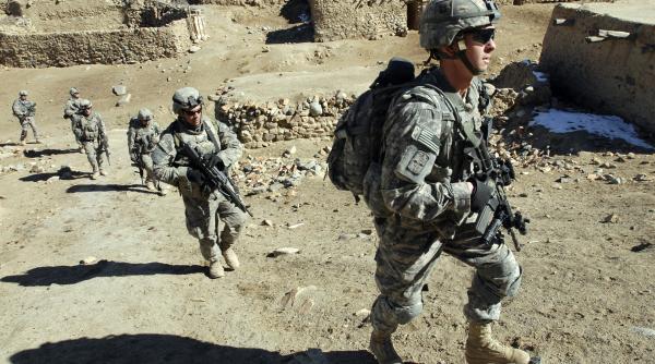 atac sinucigas cu bomba impotriva unui convoi nato