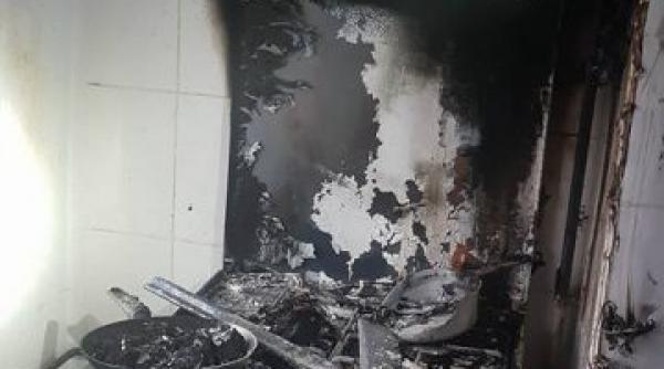 pompierii au salvat o femeie dintr un incendiu care ii cuprinsese locuinta